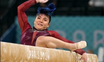 Así fue la aparatosa caída de Alexa Moreno en la barra de equilibrio en París 2024