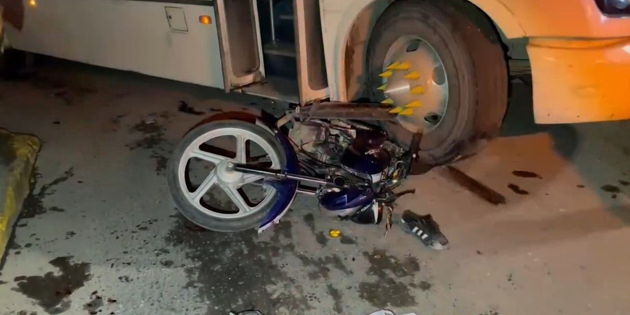 Saltillo: Hombre atropella a motociclista que corre el riesgo de perder la pierna