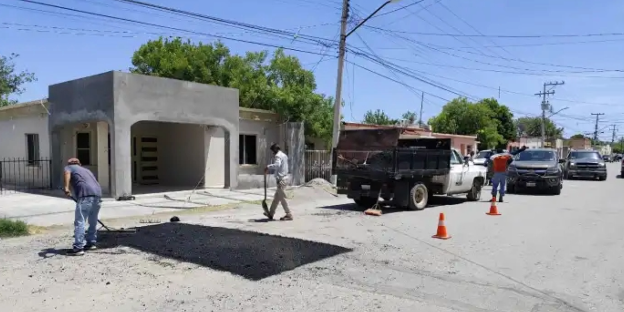 Continúan obras de bacheo en el municipio de Sabinas