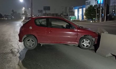 Saltillo: Joven quería vender su auto pero termina en el corralón al chocar en el Nazario