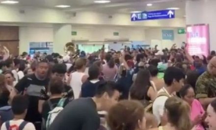 Video: Suena el ‘Cielito Lindo’ en el Aeropuerto de Cancún tras retraso de los vuelos por falla de Microsoft