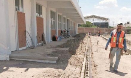 Supervisan área donde construirán escuelas en el municipio de Acuña