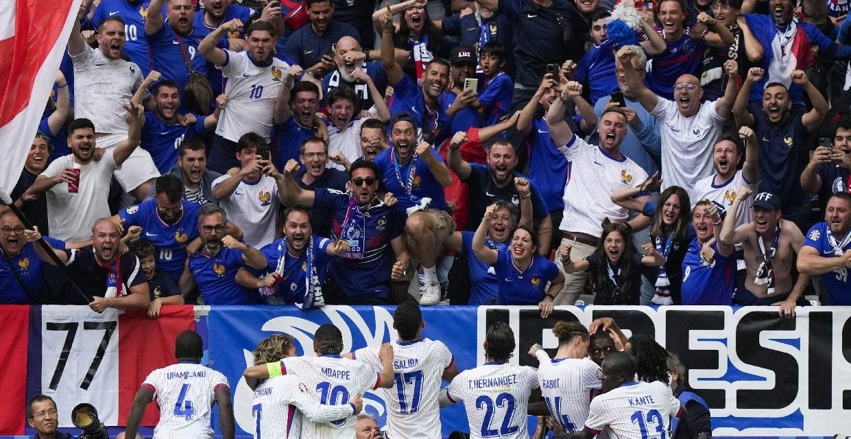 Con autogol en los últimos minutos, Francia se coloca en cuartos de final