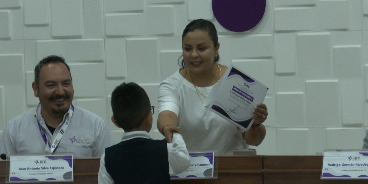 IEC lleva a cabo premiación de concurso ‘Vamos a colorear la democracia’