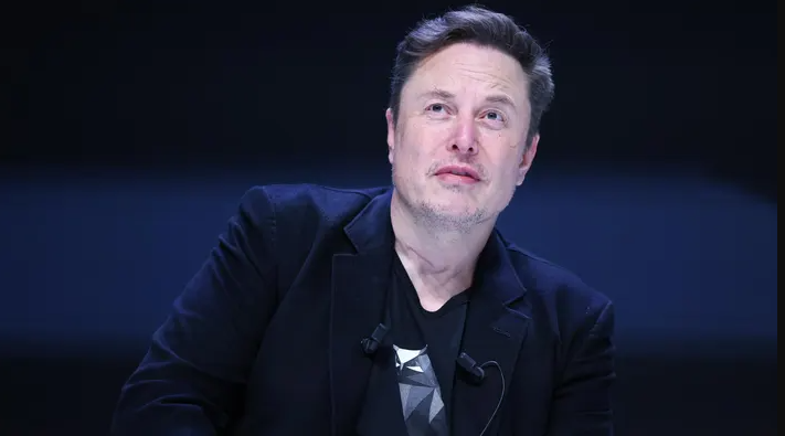 Elon Musk desata polémica por compartir video manipulado de Kamala Harris