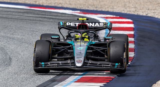 Lewis Hamilton gana el Gran Premio de Gran Bretaña; ‘Checo’ sin puntos