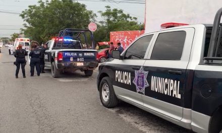 Menor termina lesionado al chocar en su moto en Saltillo