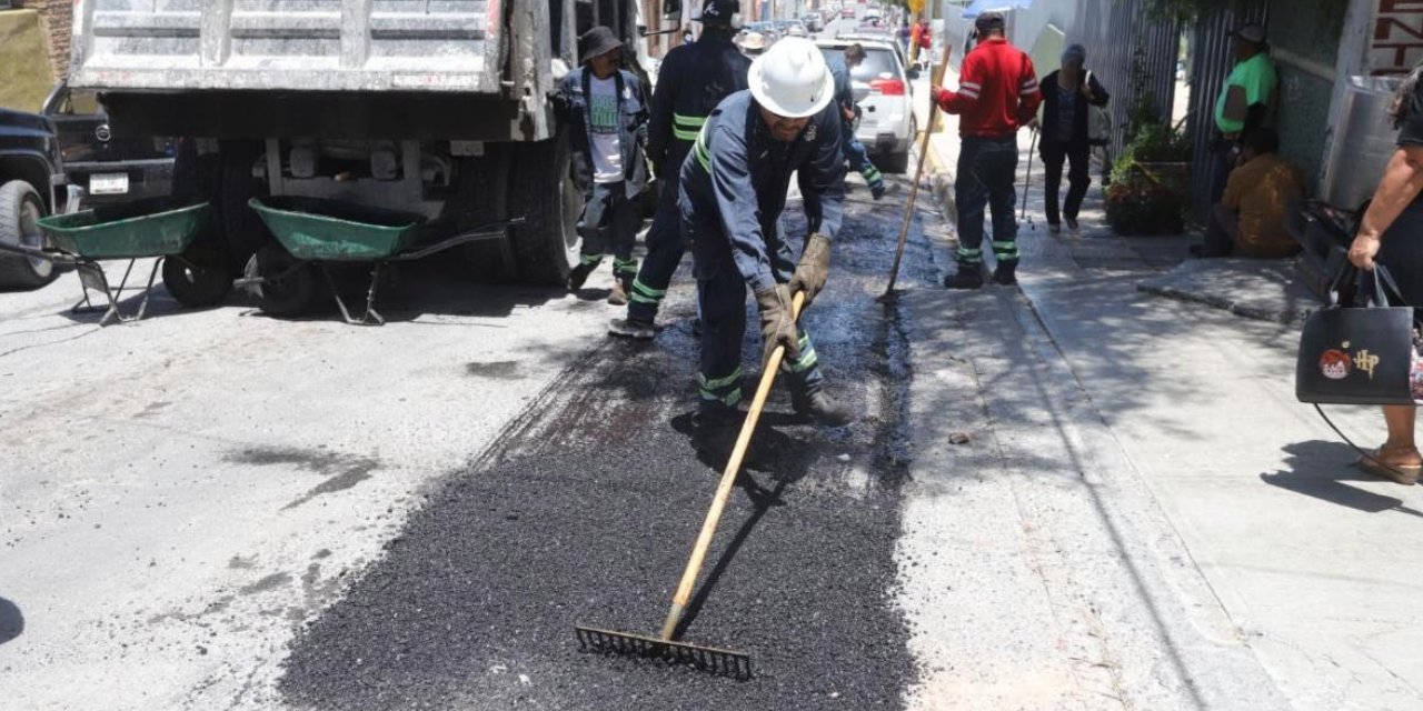 Labor de bacheo es permanente en Saltillo