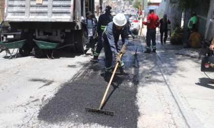 Labor de bacheo es permanente en Saltillo