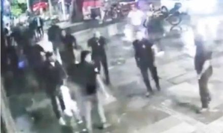 Video: Cadeneros se dejan ir contra cliente en bar de Puebla porque no dejó propina