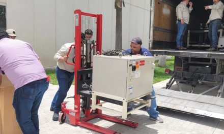 Recibe Facultad de Sistemas de la UAdeC donación de equipo de la empresa Magna Mecanismos