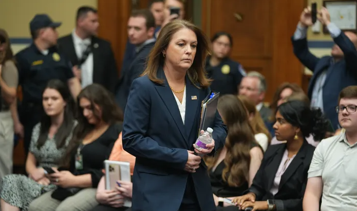Directora del Servicio Secreto de Estados Unidos, renuncia tras atentado contra Trump