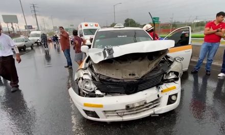 Trailero derrapa y provoca accidente en ‘El Sarape’