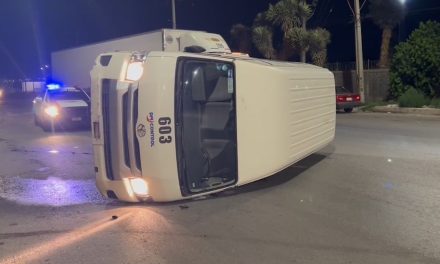 Hombre vuelca por distraído en Saltillo