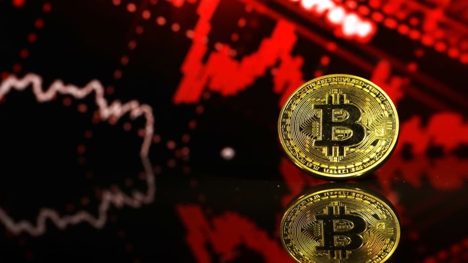 Se desploma el Bitcoin tras el lunes negro de Wall Street