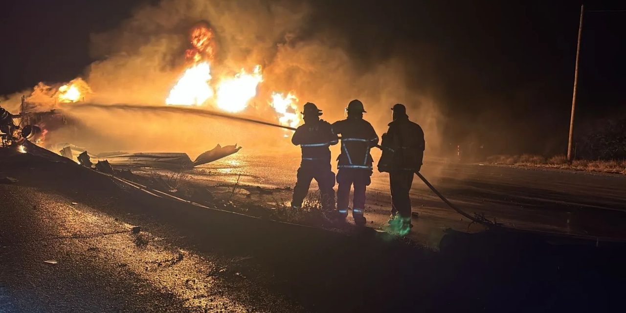 Cierran la carretera 57 por incendio de una pipa