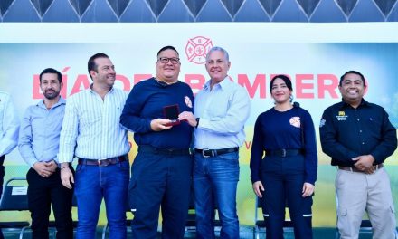 Reconocen a bomberos de Torreón en su día