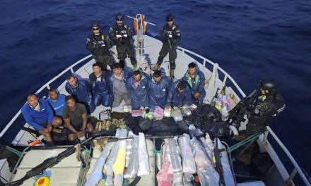 Incauta Marina de El Salvador 1.2 toneladas de cocaína y armamento