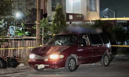 Atropellan a un joven y ‘se lo llevan’ varias cuadras en el techo de la camioneta en Nuevo León