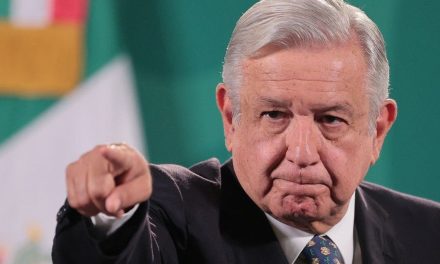 Le pide AMLO a los 5 más ricos de México su opinión sobre la sobrerrepresentación en el congreso