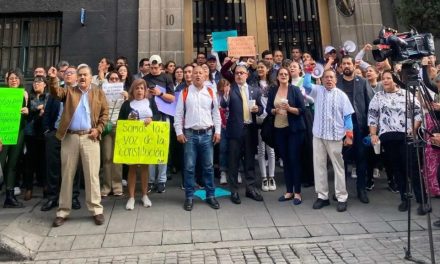 Bloquean trabajadores el acceso a la SCJN en protesta por la reforma judicial