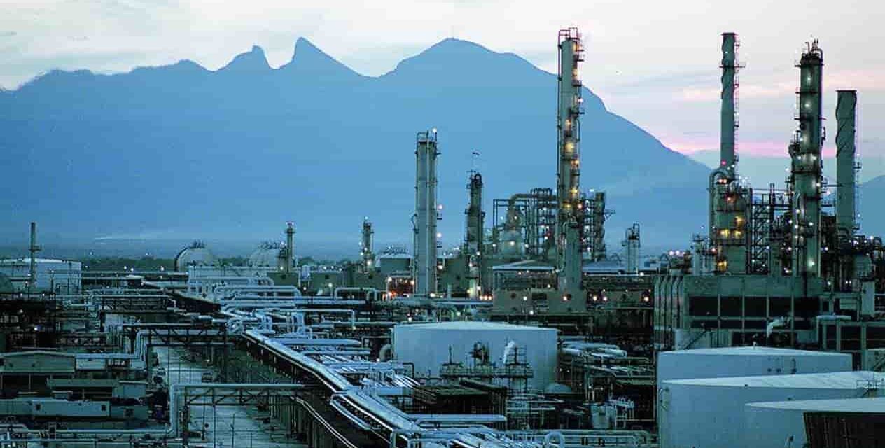 Buscarán cerrar la refinería de Cadereyta, harán consulta popular