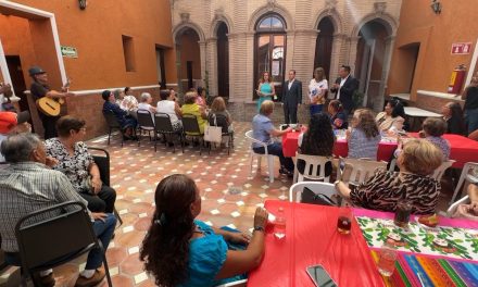 Celebran el Día de los Abuelos en la Casa del Pensionado de Saltillo