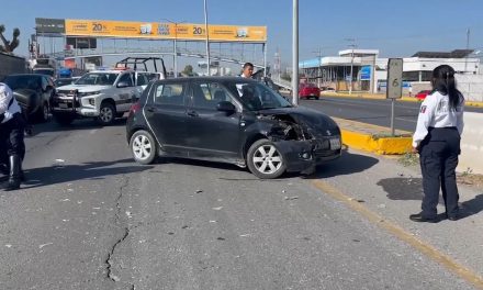 Conductor provoca choque por alcance por prisas en Saltillo
