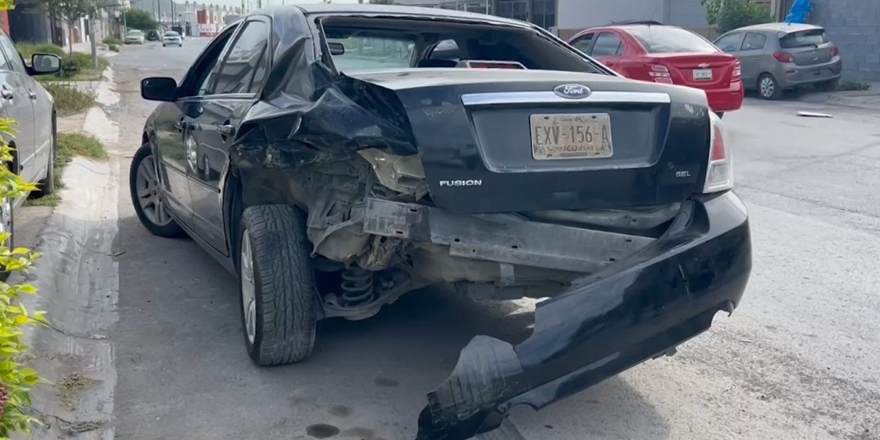 Conductora convulsiona y provoca accidente en Saltillo