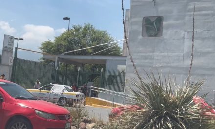 Saltillo: Hombre fallece en un taxi a las afueras de la clínica 89 por un infarto
