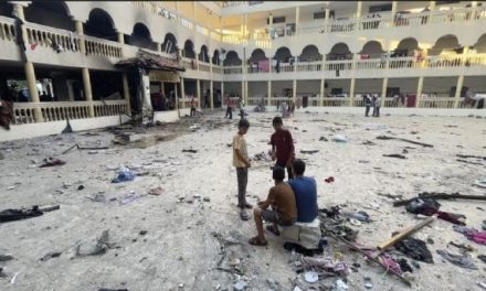 Israel ataca escuela en Gaza y afirma que mató a 19 terroristas… hubo 93 muertos