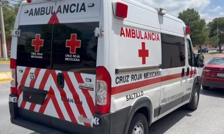 Le quitan derecho de paso a motociclista en Saltillo