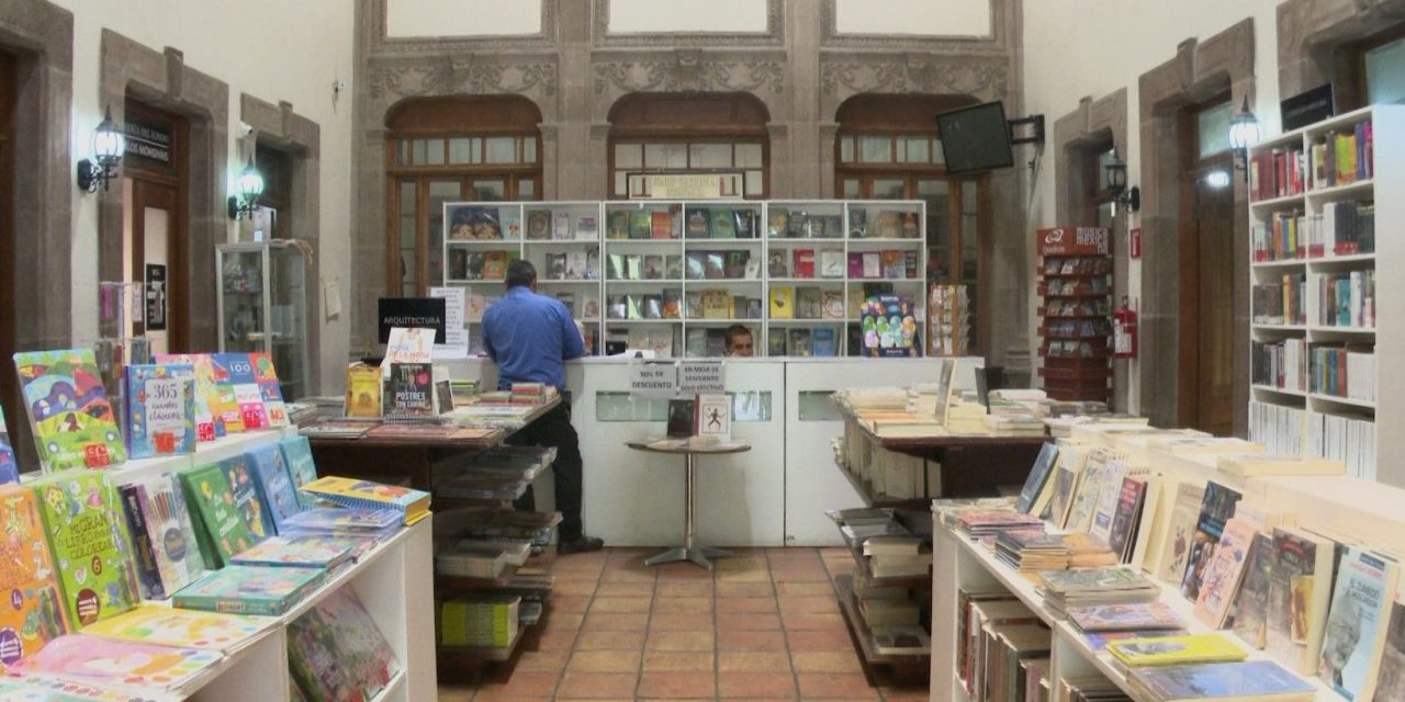 Librería Carlos Monsiváis prepara venta nocturna