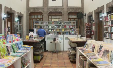 Librería Carlos Monsiváis prepara venta nocturna