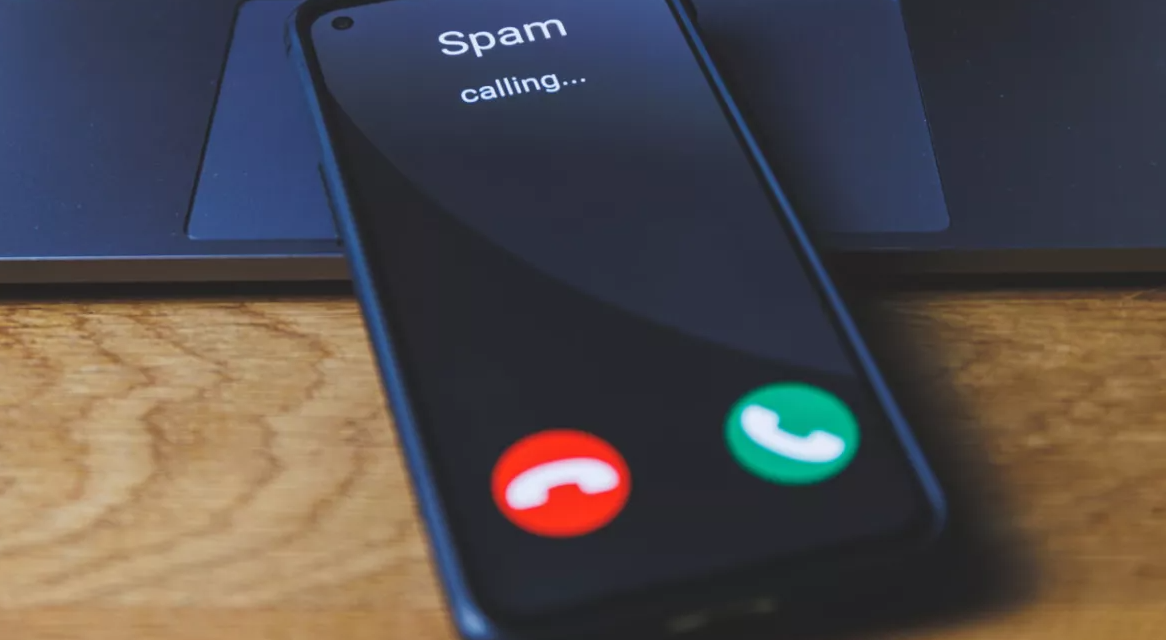 Llaman, contestas y cuelgan, así esl el robo calling