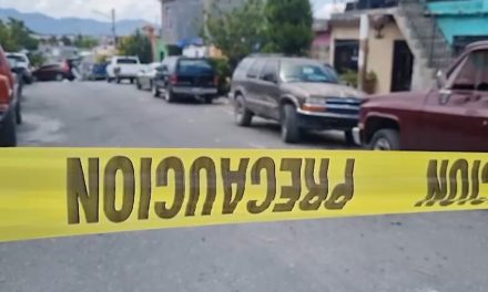 Hombre encuentra a su hermano sin vida al interior de su domicilio en Saltillo