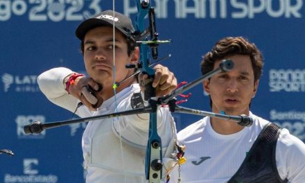 Matías Grande, alumno de la UAdeC, avanza a octavos de final en tiro con arco en París 2024
