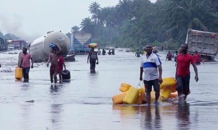 Explosión en barco de madera en Nigeria deja al menos 20 personas sin vida