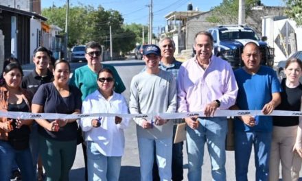 Entrega Emilio de Hoyos obra de pavimentación en el fraccionamiento La Ribera