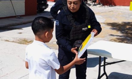 Estudiantes de Hipólito reciben útiles escolares para fomentar la educación en la zona rural