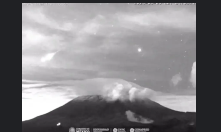 Videos de luz en el Popocatépetl se vuelven tendencia en X