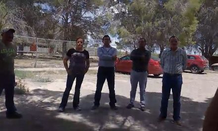 Toman padres de familia una escuela; denuncian transporte público deficiente