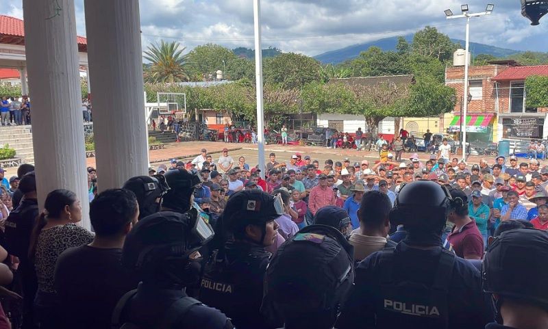 Purépechas de San Ángel Zurumucapio se levantan en armas para defender su comunidad