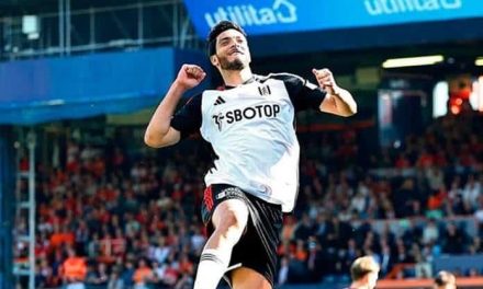 Raúl Jiménez anota en la victoria del Fulham sobre Birmingham en la EFL Cup