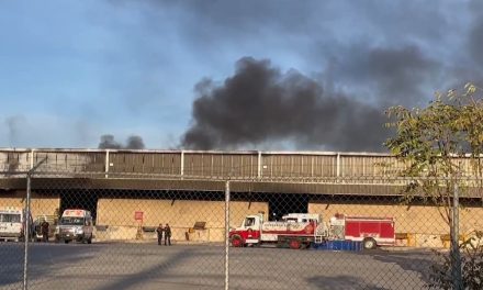Se reactiva incendio en empresa en Saltillo