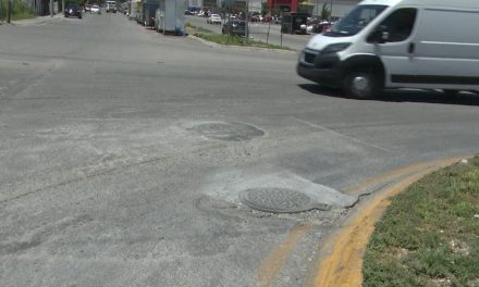 Reparan peligrosa alcantarilla en Mirasierra gracias a que RCG Media denunció el problema