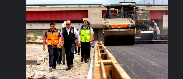 Samuel García supervisa avances en la restauración del par vial Morones-Constitución