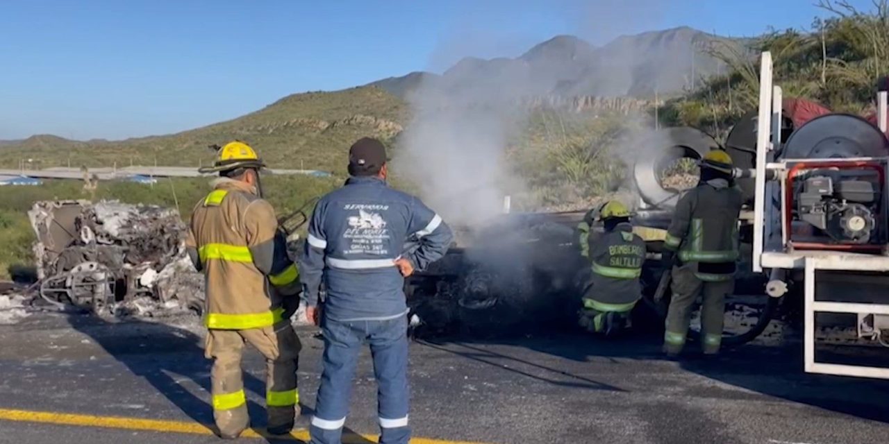 Se consume tráiler por un incendio en el Libramiento norponiente