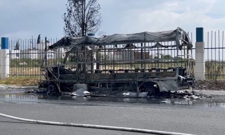 Se incendia transporte urbano en Ramos Arizpe