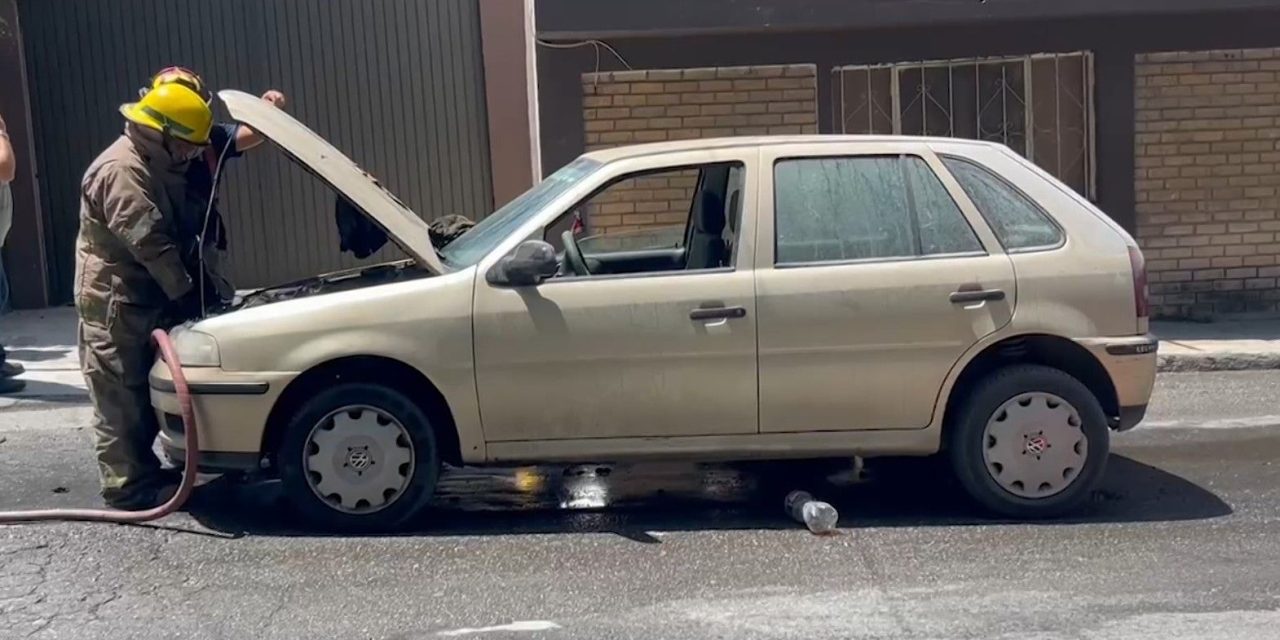 Se le incendia el vehículo a hombre en Saltillo
